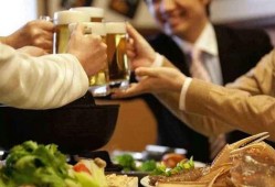 吃瓜爆料男子喝酒视频,男子豪饮视频引发热议，吃瓜群众纷纷围观