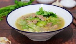 瓜家人吃刀削面