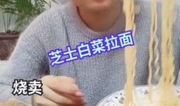 送外卖吃大瓜视频,意外走红网络，揭秘外卖员日常趣事