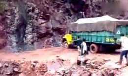 群众排队吃瓜完整视频