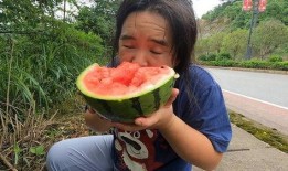 赤鬼伯伯吃瓜,赤鬼伯伯的瓜田奇遇记