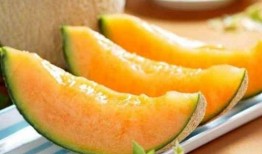 吃哈密瓜能喝牛奶吗,搭配饮用指南