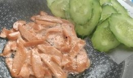 农村小孩吃瓜视频,童真瞬间引网友热议