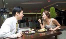 老年相亲视频吃瓜,笑料百出，吃瓜群众围观老年爱情故事