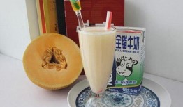 吃哈密瓜能喝牛奶吗,搭配饮用指南