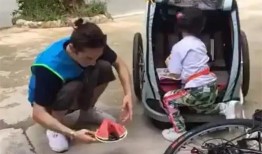 大学生椅子吃瓜,大学生椅子“吃瓜”事件引发热议