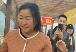 外甥来棚里吃瓜,外甥的夏日美食之旅