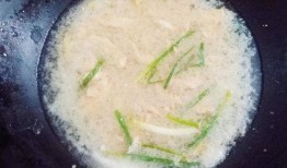 瓜家人吃刀削面