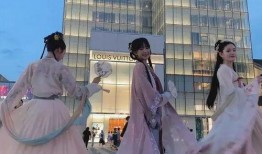吃瓜汉服新店,探秘吃瓜汉服新店风采